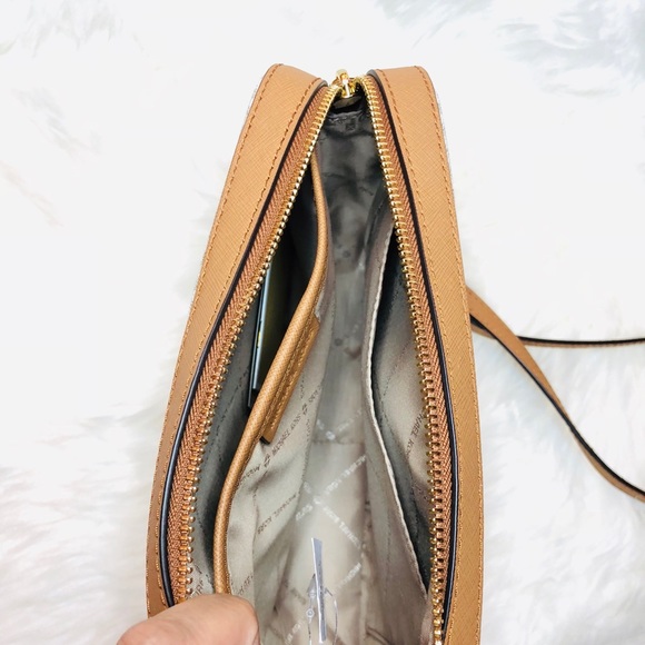 Michael Kors Jet Set Crossbody Vanilla Acorn Set - Picture 6 of 8